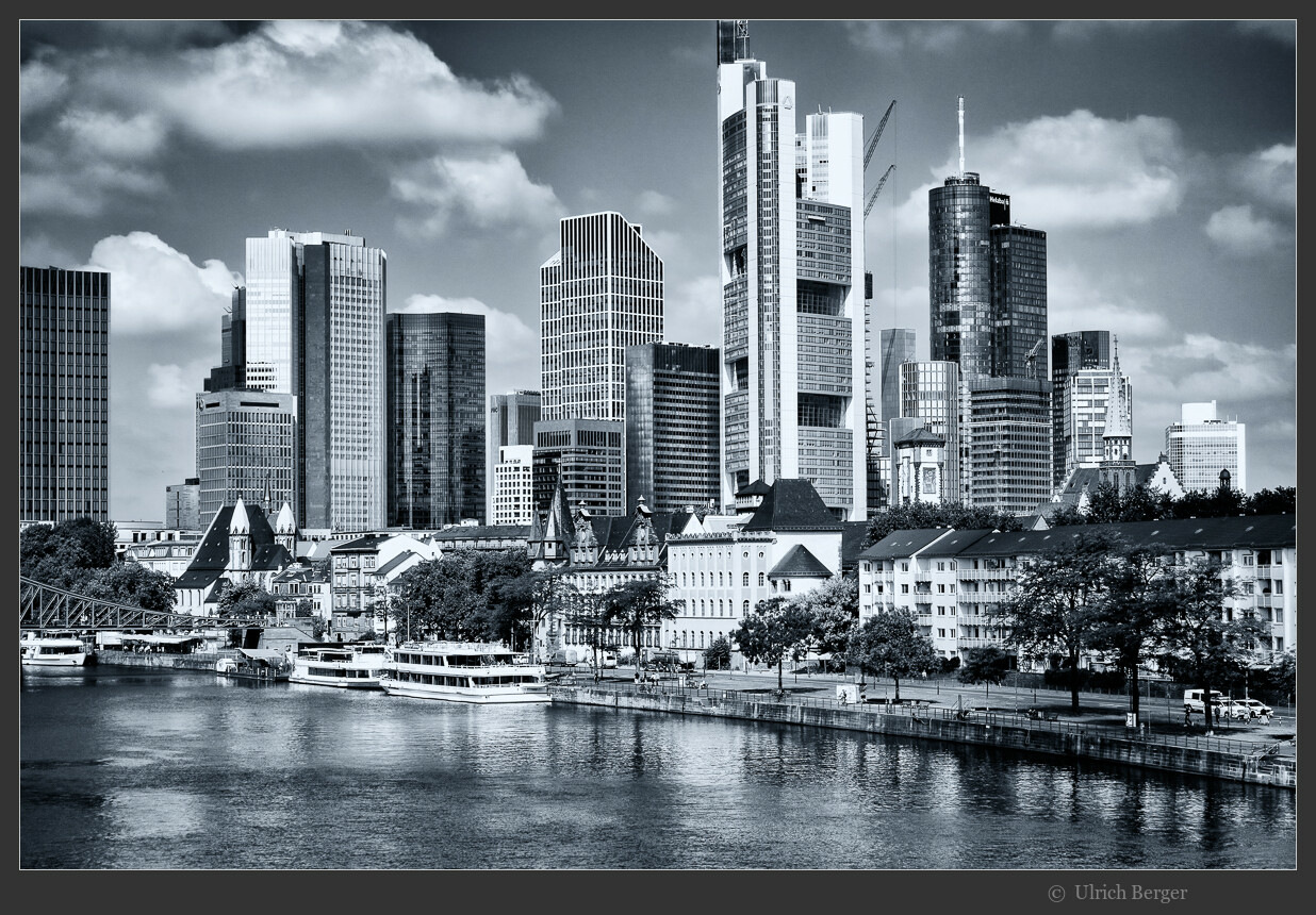 735537552_01-FrankfurtHochhusergr1200.jpg.ccefa792bf490ff504d71138328eb0d0.jpg