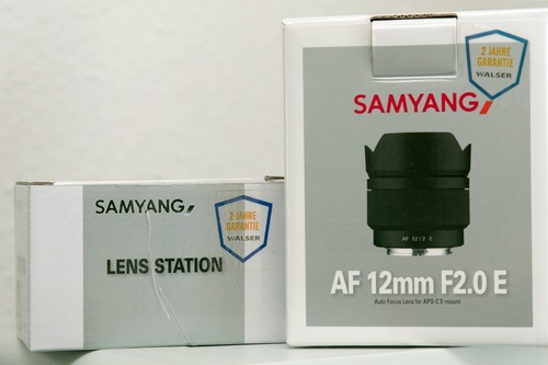 Mehr Informationen zu "Samyang AF 12mm f/2.0 FE + Samyang Lens Station."