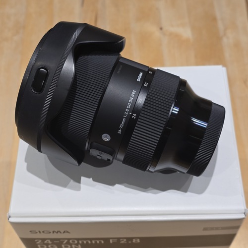 Mehr Informationen zu "Sigma 24-70mm f/2.8 DG DN ART - Sony FE"