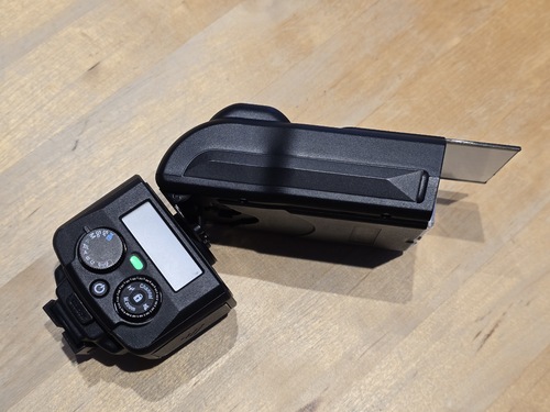 Mehr Informationen zu "Nissin i60A 24-200mm Blitz"