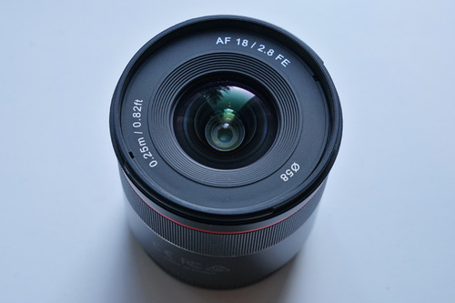 Mehr Informationen zu "Samyang 2,8/18, gut zentriertes Exemplar, voll funktionsfähig"